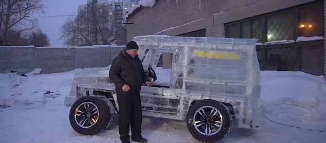Arabasını buzdan yaptı