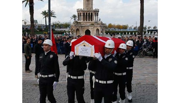 İzmir şehit polisini gözyaşlarıyla uğurladı
