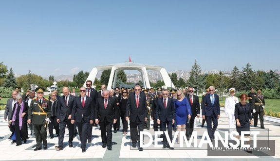 Cumhurbaşkanı Erdoğan, Devlet Mezarlığı’nı ziyaret etti