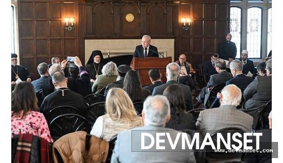 Amerika'da Müslüman, Yahudi ve Hristiyan din adamları bir araya gelerek depremzedeler için dua etkinliği yaptı!