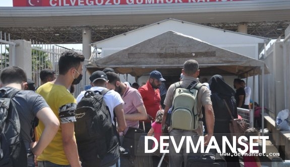 Depremden etkilenen yakınlarını görmek isteyen binlerce Suriyeli gümrük kapısına akın etti!