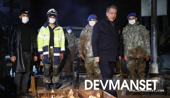 Millî Savunma Bakanı Hulusi Akar, Gece Hatay’daki Çalışmaları İnceledi ve Görev Başındaki Mehmetçiği Denetledi