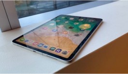 Apple şirketinin eski yöneticisi bükülmüş olan iPad cihazını iade etti