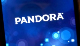 Pandora'dan uygulama içine sesli asistan