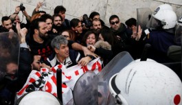 Yunanistan'da gerçekleştirilen gösterilerde olay çıktı