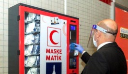 İzmir'den metro istasyonunda ücretsiz maske