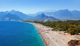Antalya ilinde sahiller doldu