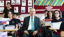 Cumhurbaşkanı Erdoğan “Size kendi ecdadınıza sövdürmeye çalışan köksüzlere kulak asmayın”