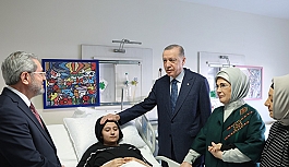 Cumhurbaşkanı Erdoğan, depremzede çocukları hastanede ziyaret etti!