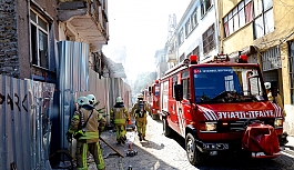 İstanbul'da bulunan 2 katlı metruk bina bir anda çöktü, bölgeye itfaiye ekipleri sevk edildi!