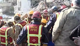 SON DAKİKA! Enkaz altında kalan 1'i çocuk 3 kişi 296 saat sonra ekipler tarafından kurtarıldı!